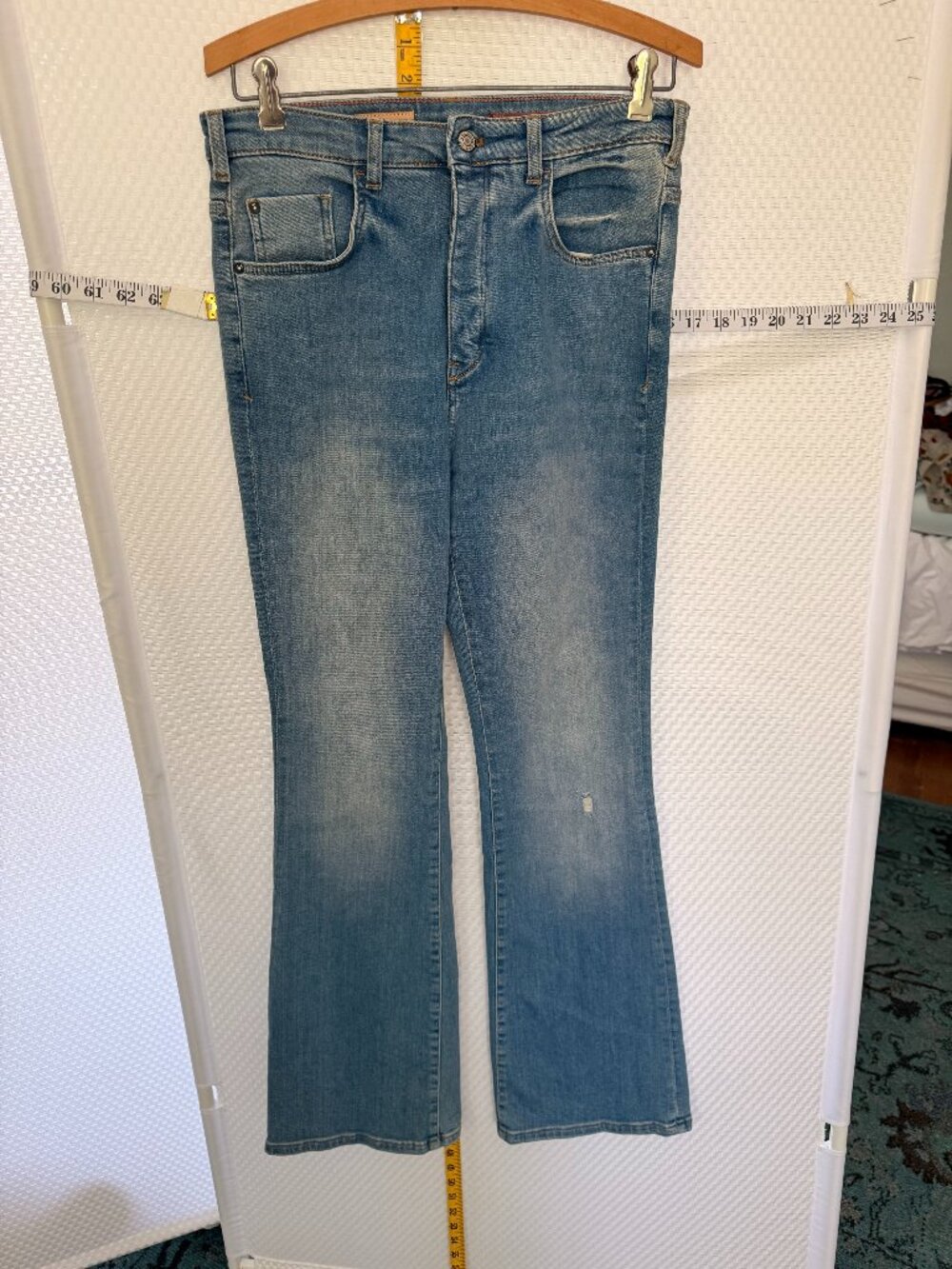 PILCRO FLARE JEANS SIZE 29